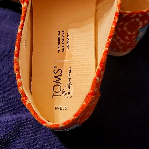 Toms - Picture 3 of 3